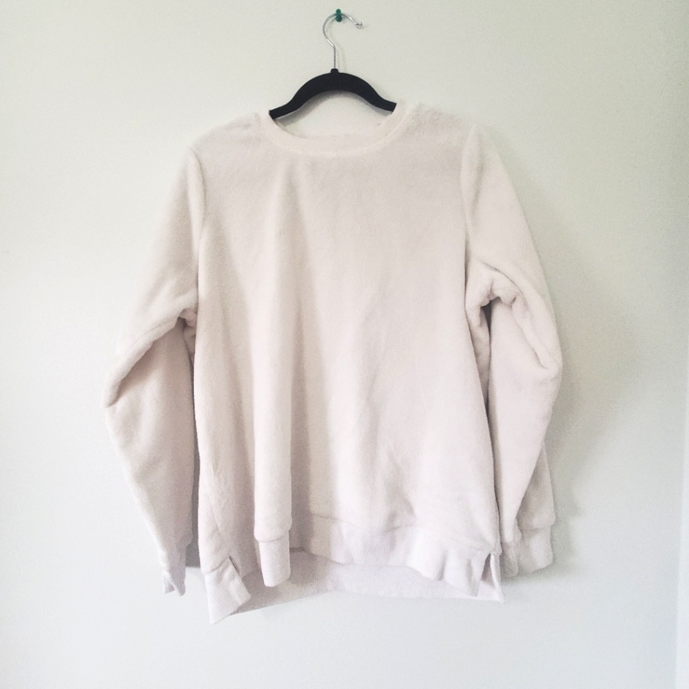 GAIAM Fuzzy White Sweater